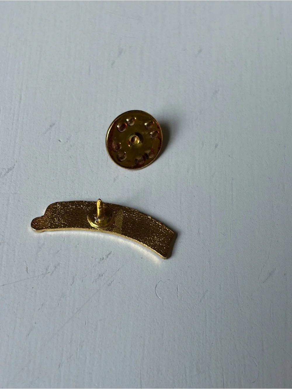 Harvard Collegiate Gold Red Lapel Tac Pin Brooch Hat Pin